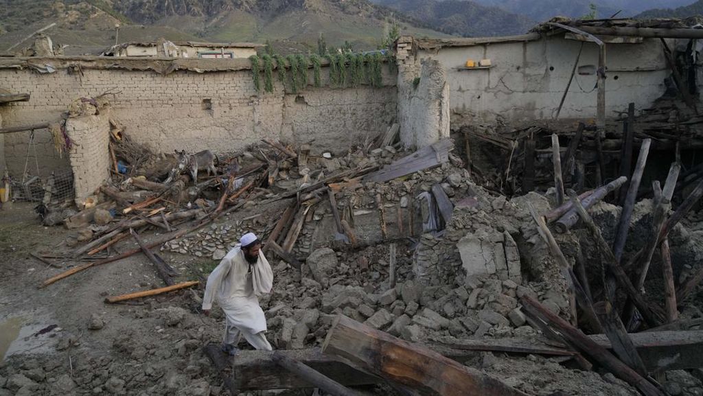 Taliban Minta Lebih Banyak Bantuan Usai Gempa Renggut 1.000 Nyawa