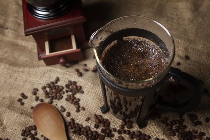 5 Tips dan Langkah Menyeduh Kopi Bubuk Pakai French Press