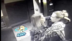 Bukti Amber Heard Cium Mesra Cara Delevigne di Lift