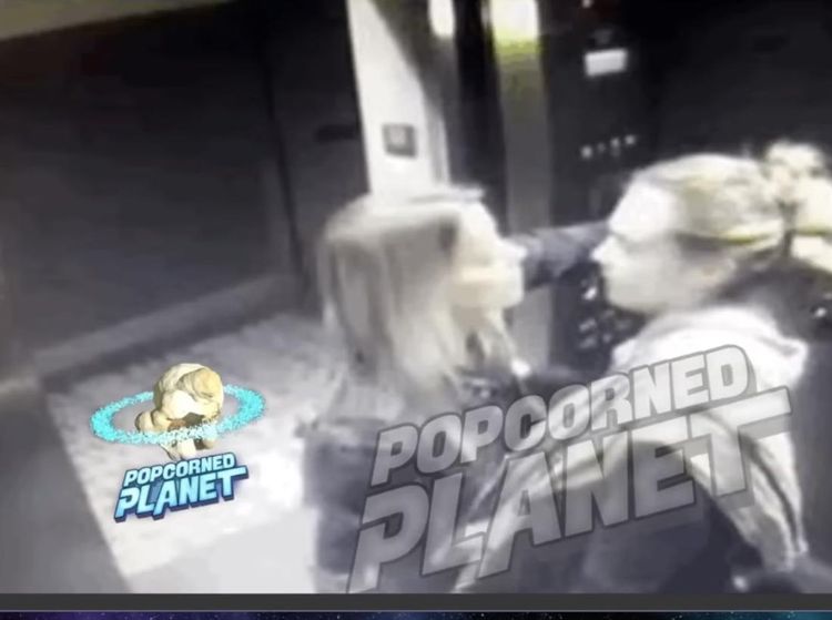 Bukti Amber Heard Cium Mesra Cara Delevigne di Lift