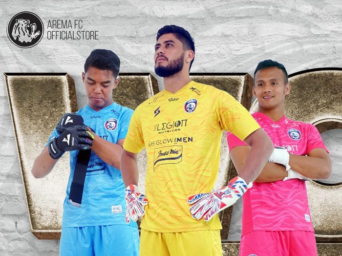 Arema FC tidak hanya mempersiapkan tim untuk menyongsong Liga 1 2022/2023. Manajemen klub berjuluk Singo Edan juga memperkenalkan jersey baru.