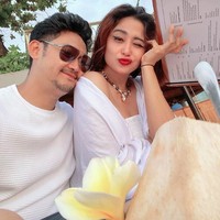 Inilah potret kenangan manis Dewi Perssik dan Angga Wijaya saat berlibur di Bali.Foto: dok. Instagram/@anggawijaya88