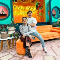 Melihat ketampanan Angga, Dewi kemudian menawarkan pria 35 tahun itu untuk terjun ke dunia entertainment. Angga kemudian berhasil mendapatkan peran di FTV berjudul Menantu Foto: dok. Instagram/@anggawijaya88