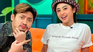 Foto: Kisah Cinta Dewi Perssik & Angga Wijaya, Kenalan di Bank Kini Cerai