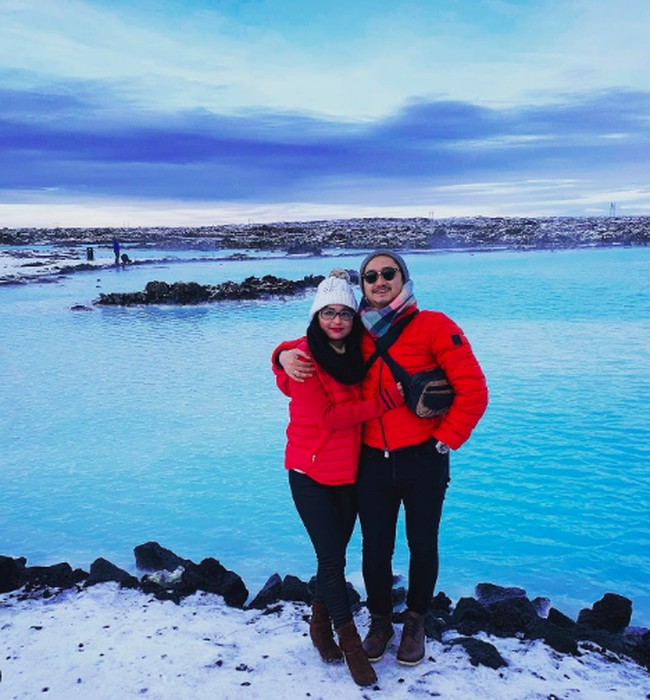 Pada bulan Mei, Angga masih mengunggah foto mesra dirinya dengan sang istri. Yg terindah  @dewiperssik9,” begitu keterangan fotonya. Foto: dok. Instagram/@anggawijaya88