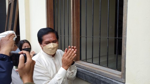 Eks Wakil Gubernur Bali, Ketut Sudikerta datang ke Pengadilan Tipikor Denpasar memberi dukungan kepada terdakwa DID Tabanan, Eka Wiryastuti.