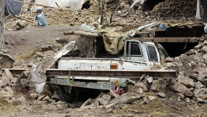 Gempa M 5,9 mengguncang Afghanistan. Sedikitnya 1.000 orang dilaporkan tewas dan 1.500 lainnya terluka. Berikut foto-foto dampak kerusakan akibat gempa tersebut