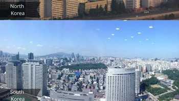 Langit kedua negara ini tampak berbeda jauh, di mana Korea Utara penuh dengan polusi padahal jumlah mobil lebih sedikit. Lalu untuk gedung-gedung pencakar langit di Pyongyang, Korea Utara tidak semodern di Kota Seoul. Foto: cleverclassic