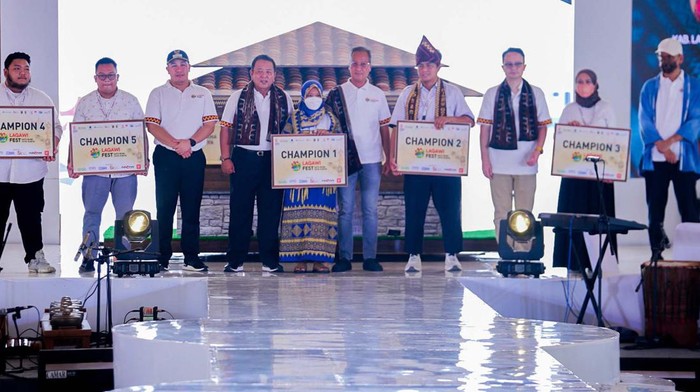 Gerakan Nasional Bangga Buatan Indonesia untuk Bantu UMKM Puncak acara Gerakan Nasional Bangga Buatan Indonesia Lagawi Fest 2022 digelar di Pulau Tegal Mas, Lampung, Kamis (23/6). Begini suasananya.