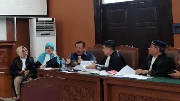 Irjen Napoleon Gebrak Meja saat M Kace Bersaksi di Sidang