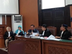 Memanas! Irjen Napoleon Gebrak Meja saat M Kace Bersaksi di Sidang
