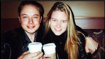Istri pertama Elon Musk adalah wanita menawan bernama Justine Wilson, teman kampus yang ia nikahi pada tahun 2000. Foto: Unwired