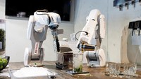 Robot ini adalah yang pertama dari jenisnya yang dipasang untuk mengatasi kekurangan pekerja karena industri perhotelan terus mengalami kekurangan staf pasca pandemi corona.