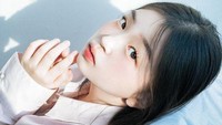 Namun rupanya, Kim Yoon Hee berusia 21 tahun. Foto: (dok. Instagram @unis_xx)