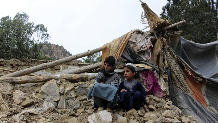 Korban gempa Afghanistan hingga kini tercatat sebanyak 1.000 orang tewas. Di samping itu, jumlah korban diperkirakan terus bertambah.