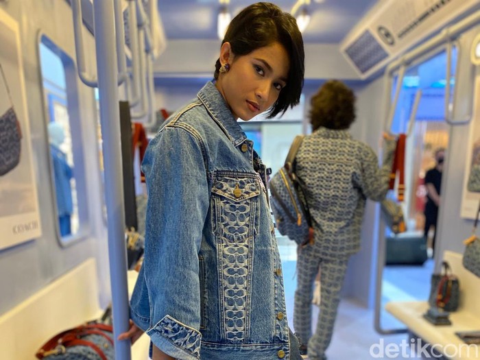Liputan Coach Denim Aghniny Haque
