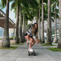 Dalam akun Instagram-nya, Lucy cukup sering menampilkan gaya hidup mewah. Ia beberapa kali memamerkan liburan mahal dan  menikmati party.Foto: Instagram @nomadictechie