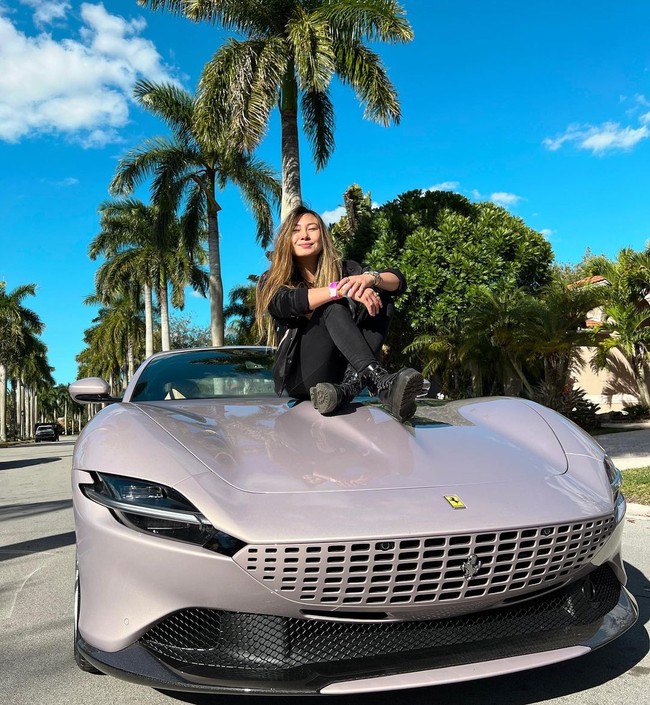 Lucy Guo tinggal di area yang dikelilingi para pesohor. Dilasir profilnya di New York Post, wanita itu bertetangga dengan David Beckham tapi sempat tidak mengenalinya ketika naik lift bersama. Lucy Guo tinggal One Thousand Museum di Miami yang harganya fantastis.Foto: Instagram @nomadictechie