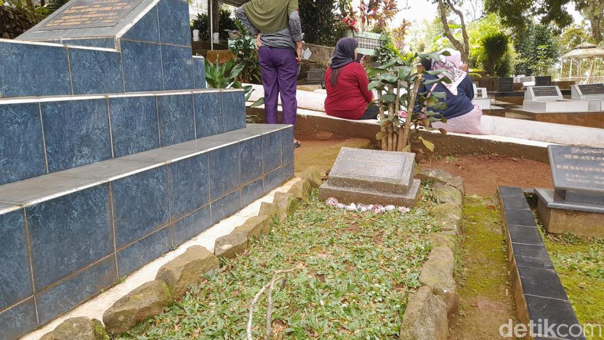 Ziarah ke Makam Kang Ibing Seniman Komedian Legendaris Sunda