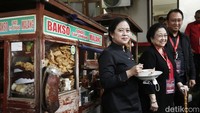 Hari ini merupakan hari terakhir Rakernas II PDIP. Setelah menutup Rakernas, sekitar pukul 17.00 WIB, Megawati serta jajaran PDIP turun ke bawah makan bakso yang sudah tersedia di halaman Sekolah DPP.