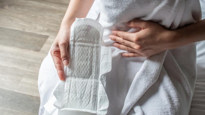 menstruasi Women using it during menstruation to avoid damage to clothing.