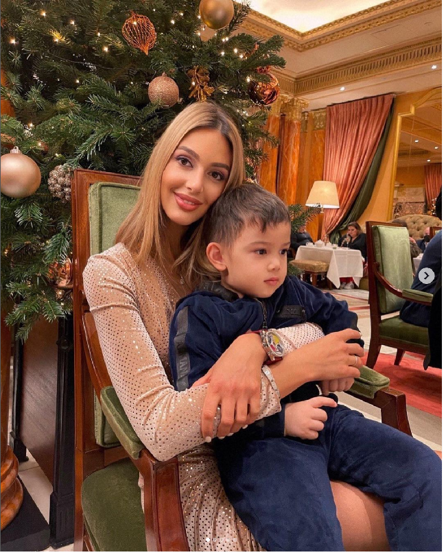 Oksana mengaku kembali mendapat pertanyaan menohok dari anaknya setelah dia mengatakan ayah dari putranya tinggal di Malaysia dan tidak bisa datang ke Rusia. “Tapi kemudian Leon bertanya, kenapa dia tidak meneleponku?” tulisnya. Foto: Dok. Instagram @rihanapetra