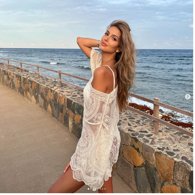 Miss Moscow 2015 Oksana Voevodina mendunia saat dinikahi Sultan Kelantan Sultan Muhammad V yang saat itu menjabat sebagai Sultan Malaysia. Oksana sampai rela menjadi mualaf untuk menikah dengan Sultan Muhammad V. Foto: Dok. Instagram @rihanapetra