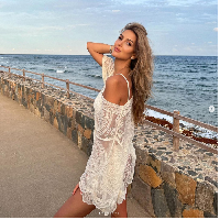 Miss Moscow 2015 Oksana Voevodina mendunia saat dinikahi Sultan Kelantan Sultan Muhammad V yang saat itu menjabat sebagai Sultan Malaysia. Oksana sampai rela menjadi mualaf untuk menikah dengan Sultan Muhammad V. Foto: Dok. Instagram @rihanapetra