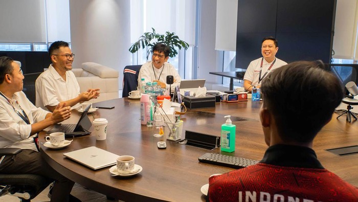 Salah satu atlet Dunia Games esports berhasil meraih medali perak di ajang SEA Games Vietnam 2021 di cabang olahraga esports Free Fire. Penghargaan pun diberikan untuknya.

Direktur Utama Telkomsel, Hendri Mulya Syam dan Direktur Marketing Telkomsel, Derrick Heng memberi apresiasi kepada salah satu atlet Dunia Games esports bernama Muhammad Fikri Alief Pratama (DG.Reeva) yang berhasil meraih medali perak di ajang SEA Games Vietnam 2021 dalam cabang olahraga esports Free Fire. Melalui Dunia Games, Telkomsel akan terus mengakselerasi kemajuan industri esports dan gaming secara inklusif dan berkelanjutan.