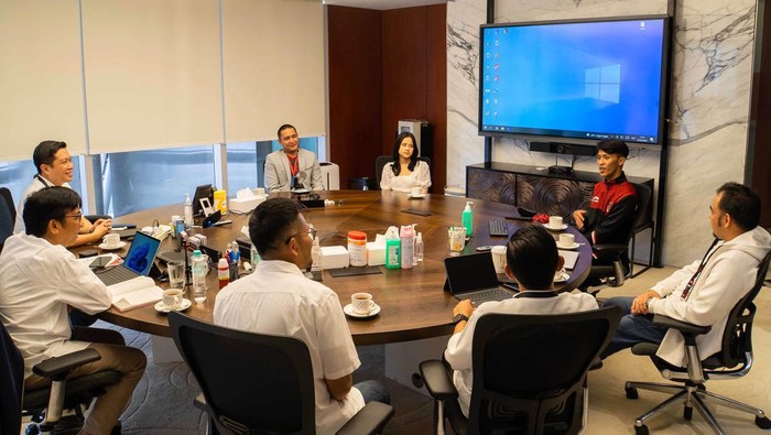 Salah satu atlet Dunia Games esports berhasil meraih medali perak di ajang SEA Games Vietnam 2021 di cabang olahraga esports Free Fire. Penghargaan pun diberikan untuknya.

Direktur Utama Telkomsel, Hendri Mulya Syam dan Direktur Marketing Telkomsel, Derrick Heng memberi apresiasi kepada salah satu atlet Dunia Games esports bernama Muhammad Fikri Alief Pratama (DG.Reeva) yang berhasil meraih medali perak di ajang SEA Games Vietnam 2021 dalam cabang olahraga esports Free Fire. Melalui Dunia Games, Telkomsel akan terus mengakselerasi kemajuan industri esports dan gaming secara inklusif dan berkelanjutan.