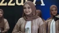 Nazla Zain juga personel dari EzzurA, grup kasidah junior dari Nasida Ria. Foto: Instagram Nazla Zain