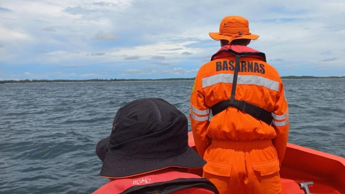Operasi pencarian di laut.