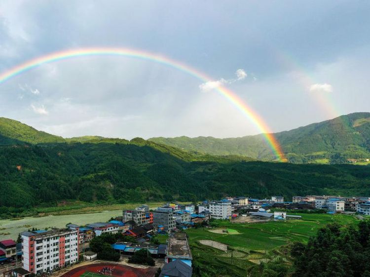 Pelangi Ganda Hiasi Langit China, Indah Banget