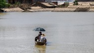 Penampakan Banjir Setinggi Atap di China