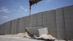 Penampakan Tembok Beton 9 Meter yang Dibangun Israel di Tepi Barat