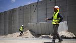 Penampakan Tembok Beton 9 Meter yang Dibangun Israel di Tepi Barat