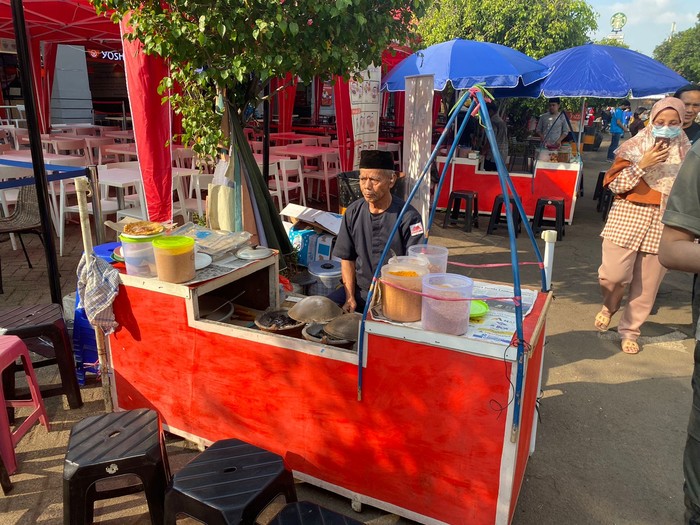 Penjual kerak telor legendaris PRJ Penjual kerak telor legendaris PRJ