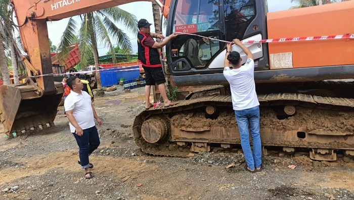Penyidik Kejati Sulteng segel aset perusahaan tambang nikel.