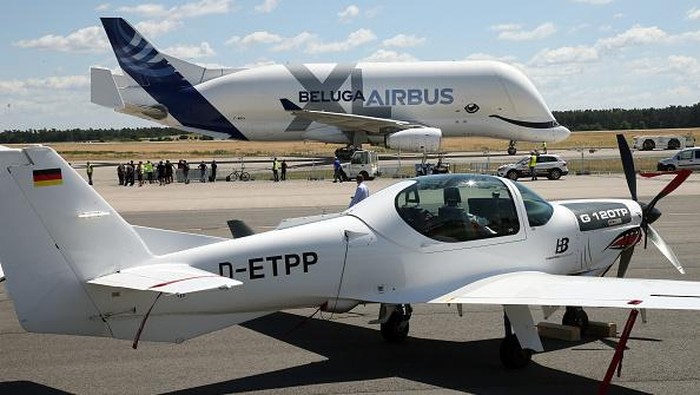 dpatop - 21 June 2022, Brandenburg, Schönefeld: An Airbus Beluga XL transport aircraft has landed at the International Aerospace Exhibition ILA, while an easyJet airliner takes off in the background. The air show at Schönefeld Airport is open from 22.06. - 26.06.2022. Photo: Wolfgang Kumm/dpa (Photo by Wolfgang Kumm/picture alliance via Getty Images)