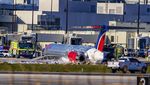 Pesawat Red Air Tergelincir dan Terbakar di Bandara Miami