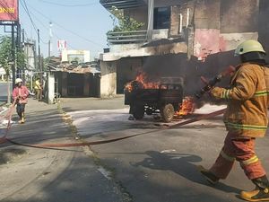 Motor Roda 3 Angkut Obat Terbakar di SPBU Pekalongan