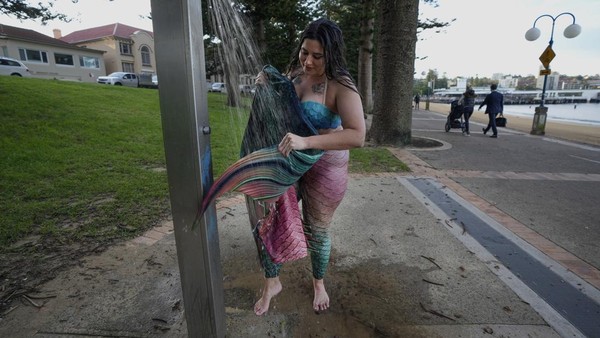 Konvensi putri duyung (Mercons) sekarang diadakan secara global. Bulan lalu, lebih dari 300 duyung dari seluruh AS dan Kanada menghadiri Konvensi Putri Duyung California. (Mark Baker/AP Photo). Konvensi putri duyung (Mercons) sekarang diadakan secara global. Bulan lalu, lebih dari 300 duyung dari seluruh AS dan Kanada menghadiri Konvensi Putri Duyung California. (Mark Baker/AP Photo).