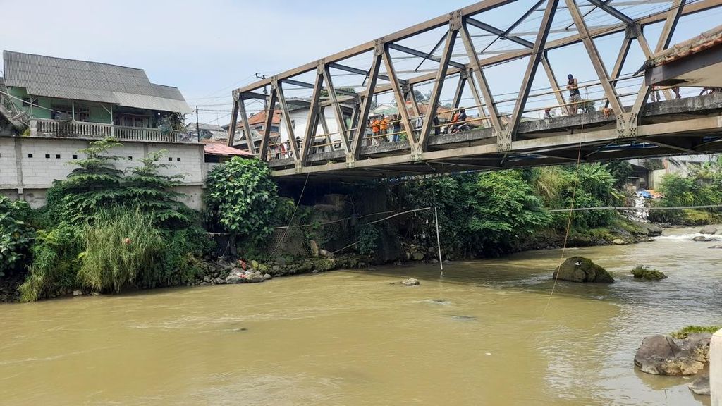 Damkar Bogor: Buaya di Sungai Cisadane Diduga Dibuang, Mulutnya Dilakban