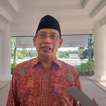 Rektor Unair Prof M Nasih