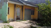 Hal itu juga dibenarkan oleh salah satu warga di sana. Ia mengungkap bahwa banyak orang hanya sekedar membeli saja, karena waktu itu dijual dengan harga murah.
