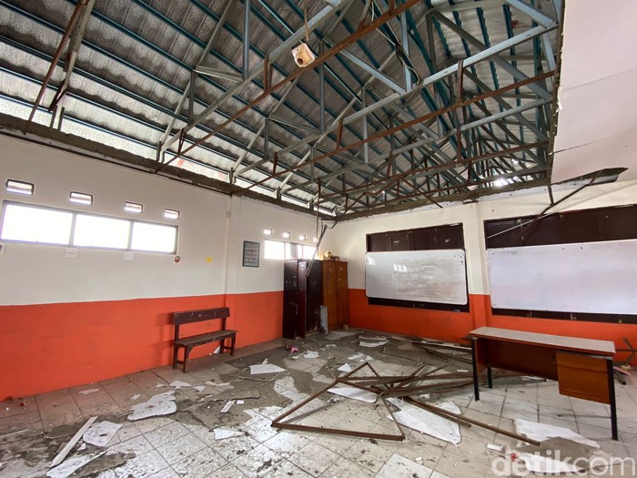 SDN Pancoranmas 3 Depok masih porak-poranda, 23 Juni 2022. (Annisa Rizky Fadhila/detikcom)