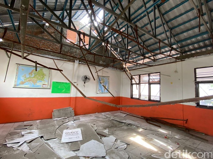 SDN Pancoranmas 3 Depok masih porak-poranda, 23 Juni 2022. (Annisa Rizky Fadhila/detikcom)