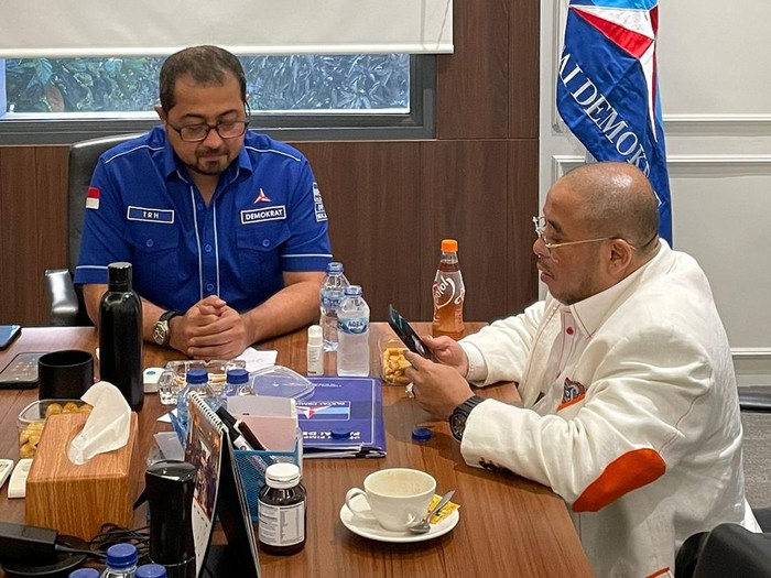 Sekjen Partai Demokrat Teuku Riefky Harsya bertemu dengan Sekjen PKS Aboe Bakar Alhabsyi.