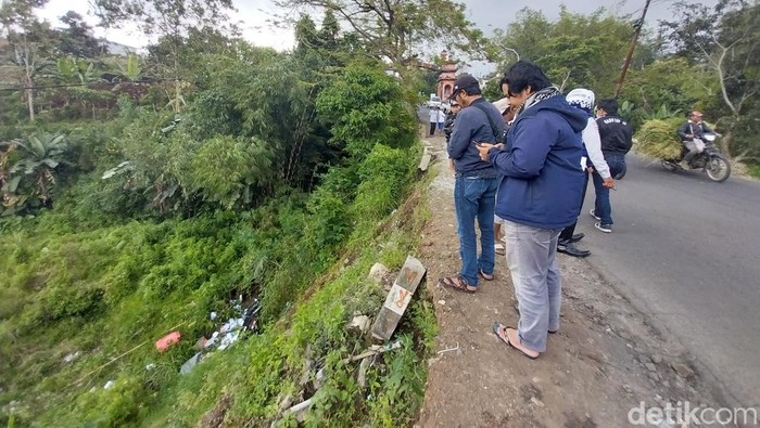 Sepeda motor roda 3 yang terjun ke jurang di Kota Batu