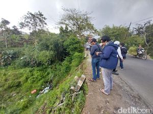 Motor Roda 3 Muat Berkas-Brankas Terjun ke Jurang Bersama 3 Penumpang
